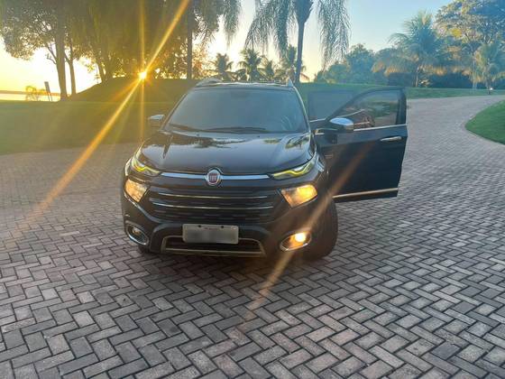 FIAT TORO 2.0 16V TURBO DIESEL RANCH 4WD AT9 FIAT TORO 2.0 16V TURBO DIESEL RANCH 4WD AT9